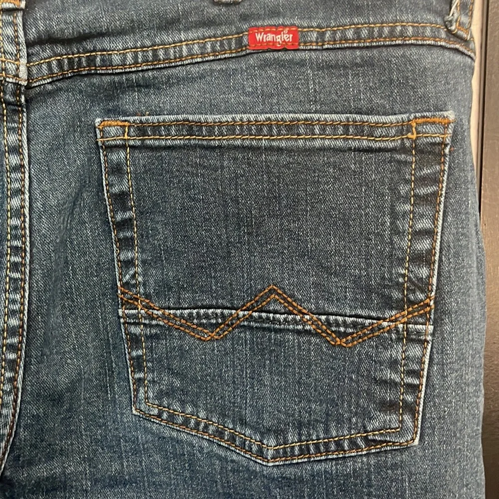 Wrangler Men’s EUC Straight Fit Jeans in EUC Dark Rinse Waist 36” Length 30” 🤠